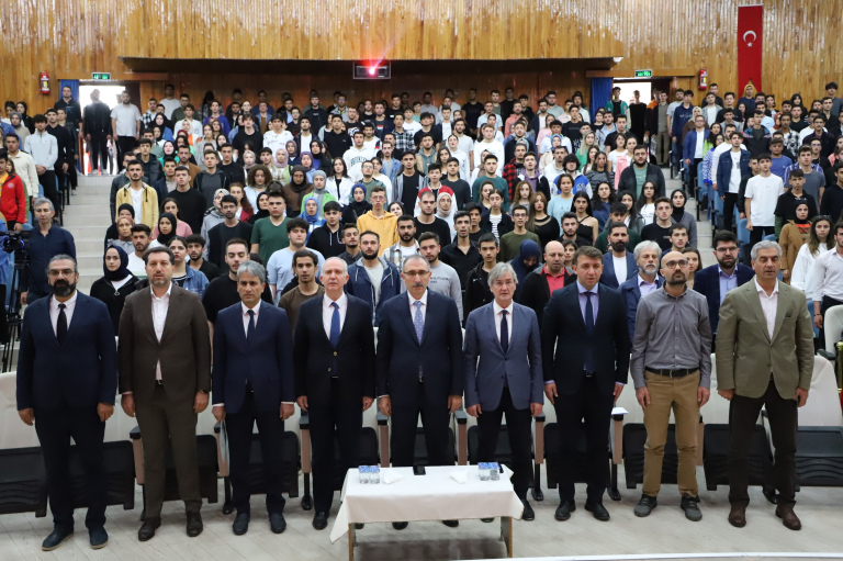 universitemize-yeni-kayit-yaptiran-ogrencilere-yonelik-uyum-egitimleri-programi-gerceklestirildi-5718