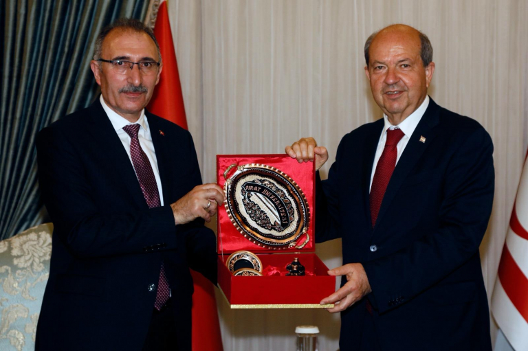 kktc-cumhurbaskani-tatar-firat-universitesinin-basarili-bizleri-mutlu-ediyor-6075