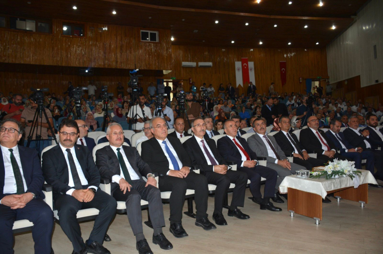 universitemizde-bakan-yusuf-tekinin-katilimiyla-din-ogretimi-ve-hizmetleri-calistayi-lll-gerceklestirildi-6388