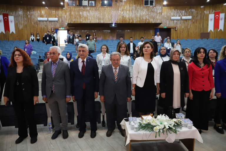 universitemizde-uluslararasi-kadin-calismalari-konulu-konferansi-duzenlendi-6458