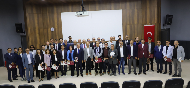 universitemizde-en-etkili-bilim-insanlari-listesine-giren-akademisyenlere-tesekkur-belgesi-verildi-6470