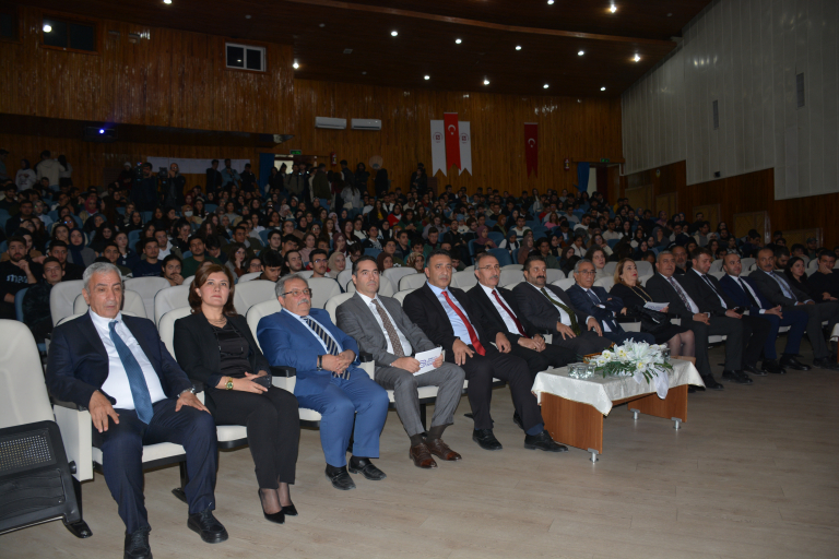 tusiad-bu-genclikte-is-var-programi-universitemizde-yapildi-6492