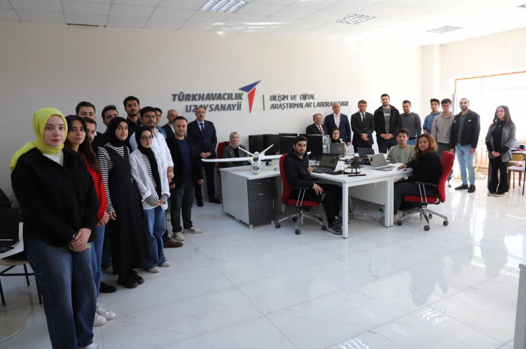 rektor-prof-dr-goktastan-tusas-laboratuvarina-anlamli-ziyaret-6522