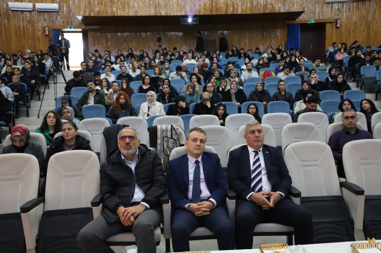 universitemizde-bagimlilik-ve-bagimlilikla-mucadele-konulu-panel-duzenlendi-6553