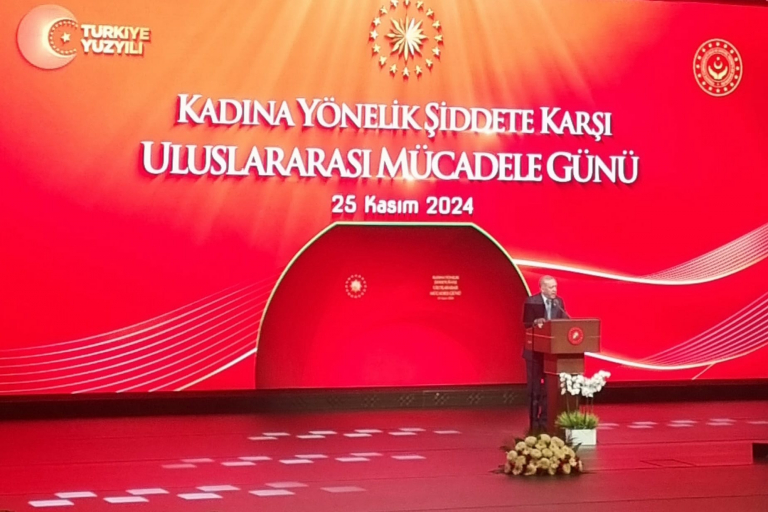universitemiz-kadina-siddetle-mucadelede-de-oncu-rolde-6561
