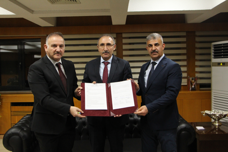 universitemiz-2-universite-ile-yazilim-is-birligi-protokolu-imzalandi-6674