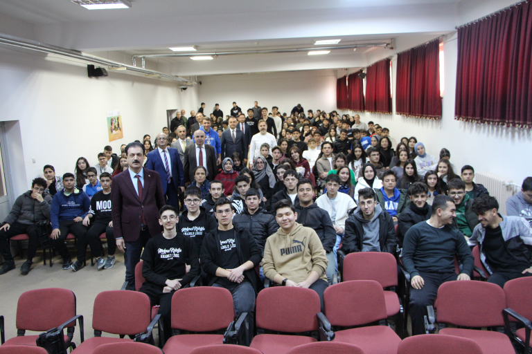 universitemiz-dekanlari-liselilerle-bulustu-6689