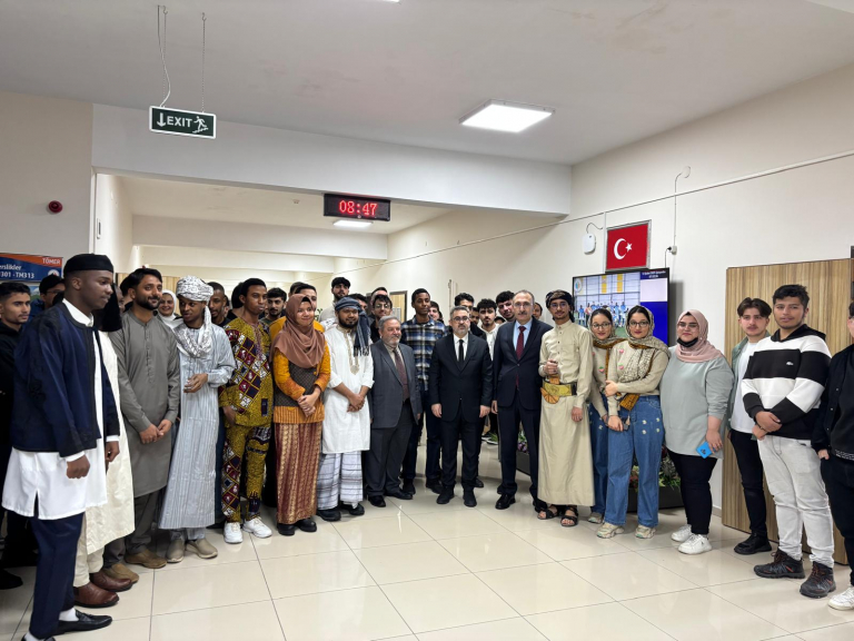 rektorumuz-prof-dr-fahrettin-goktas-uluslararasi-ogrencilerle-bulustu-6696