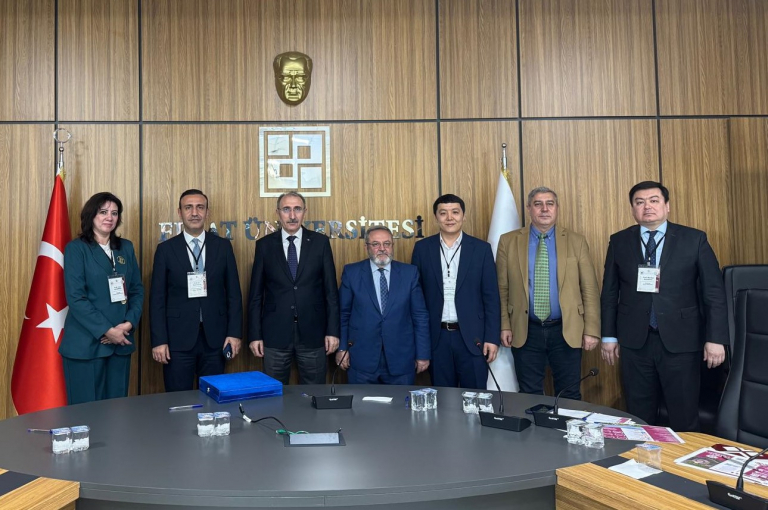 universitemiz-ozbekistan-tuit-universitesi-heyetini-agirladi-6753