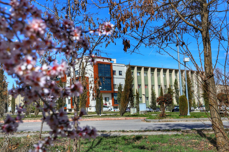 kampusumuz-her-mevsim-bir-baska-guzel-6764