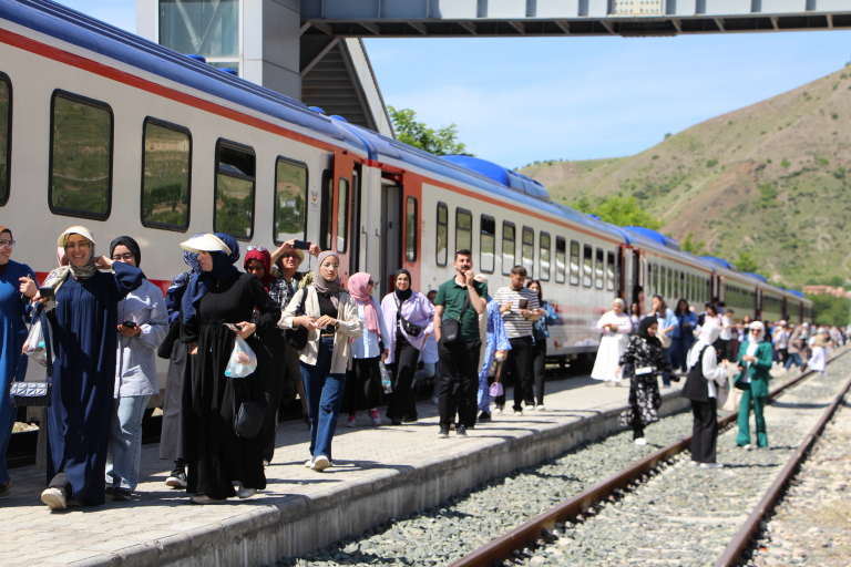 universitemizden-50-yila-ozel-trenle-palu-gezisi-6887