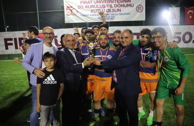 universitemizde-50-yil-spor-senlikleri-coskuyla-tamamlandi-6898