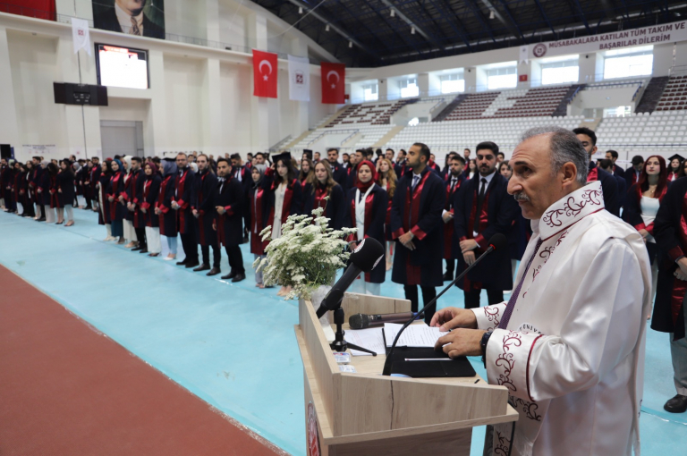 universitemizde-mezuniyet-coskusu-yasaniyor-6916