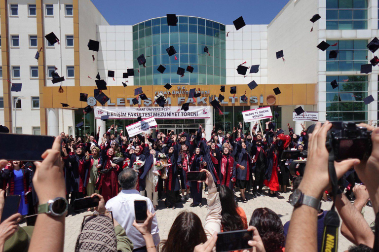 universitemizde-mezuniyet-coskusu-suruyor-6926