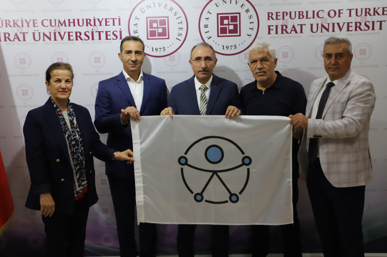 universitemiz-kutuphanesine-erisilebilirlik-bayragi-verildi-6934