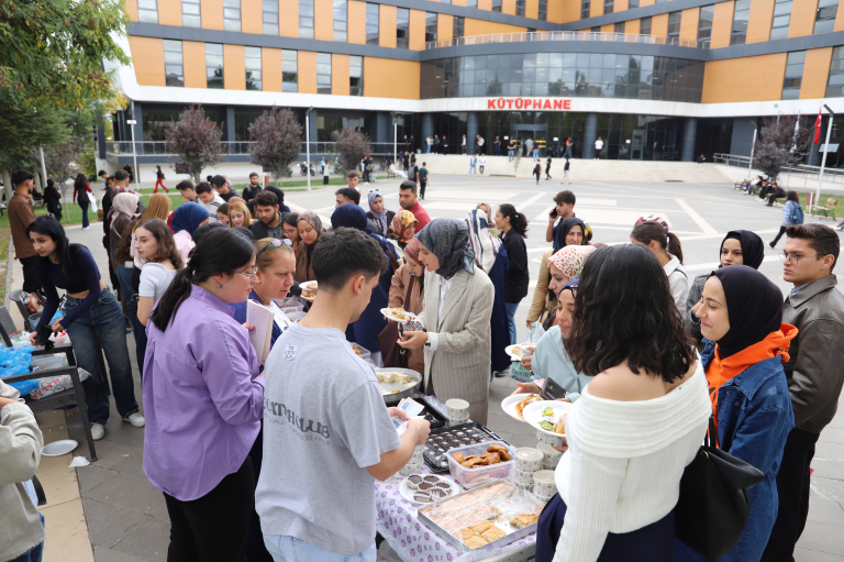 universitemiz-ogrencileri-tarafindan-filistin-yararina-kermes-duzenlendi-7066