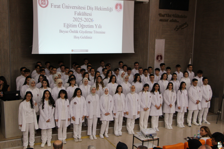 universitemiz-dis-hekimligi-fakultesinde-beyaz-onluk-giyme-toreni-duzenlendi-7127