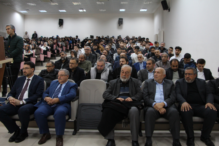 universitemizde-islam-aleminde-oncu-ilim-adamlari-ve-islam-medeniyetine-katkilari-konferansi-gerceklestirildi-7154