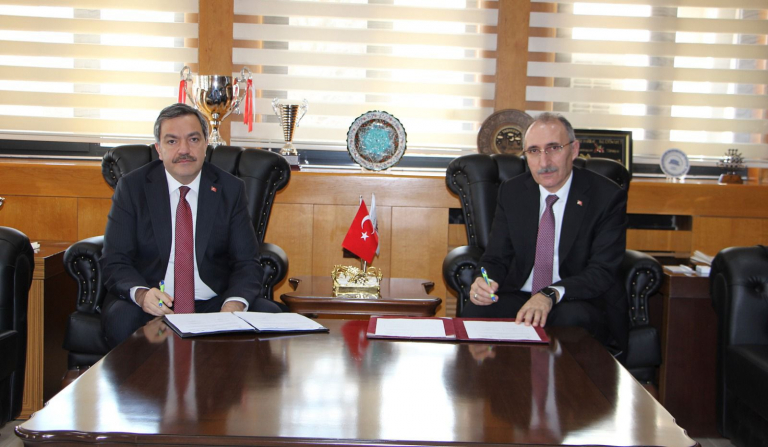 universitemiz-ile-malatya-turgut-ozal-universitesi-arasinda-is-birligi-protokolu-imzalandi-7275