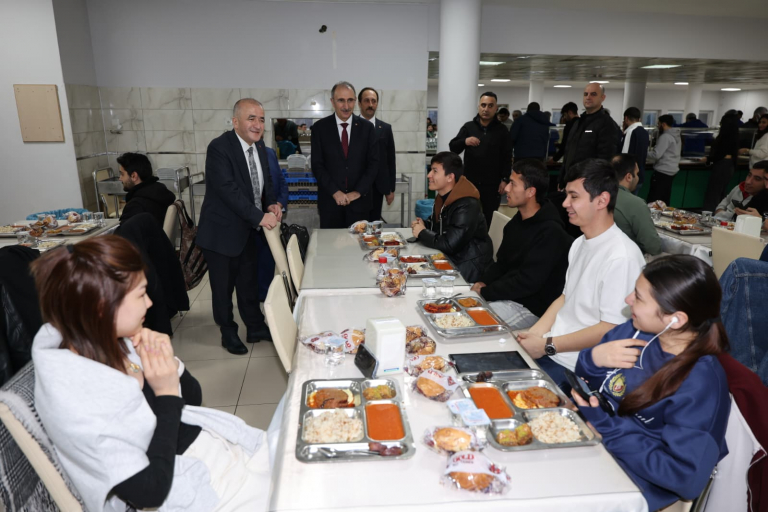 universitemizde-ucretsiz-iftar-gelenegi-bu-yil-da-devam-etti-7310