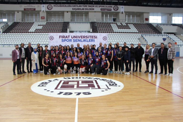 universitemiz-spor-senliklerinde-kadin-voleybol-sampiyonu-fen-fakultesi-oldu-7389