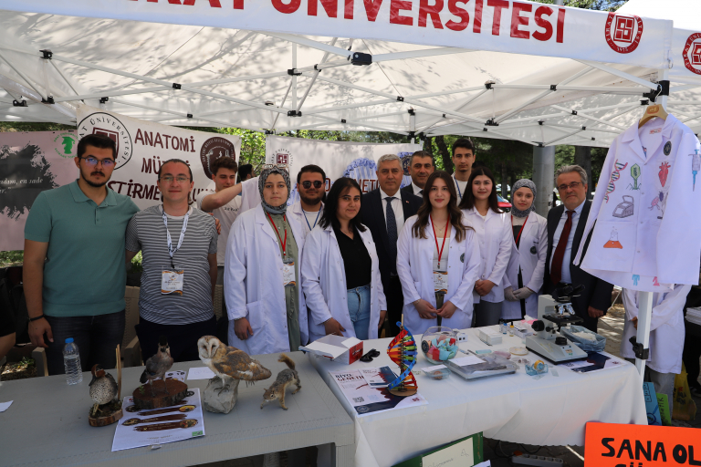 bilim-ve-ogrenci-festivali-ikinci-gununde-de-renkli-etkinlikler-ve-yogun-katilimla-devam-etti-7403
