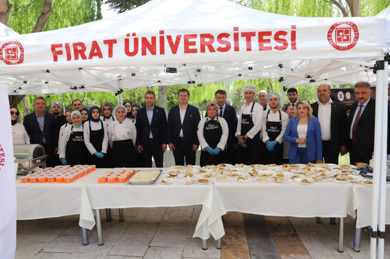 elazigin-yoresel-tatlari-ogrencilerle-bulustu-7432