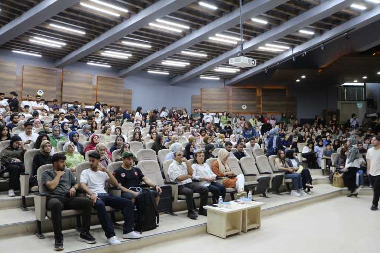 universitemiz-ogrencilerine-is-arama-becerileri-semineri-verildi-7454