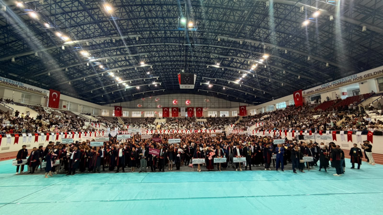 universitemiz-meslek-yuksekokullari-genel-mezuniyet-toreni-coskuyla-gerceklestirildi-7459