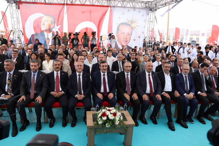 universitemizin-saglik-vizyonunda-tarihi-adim-800-yatakli-yeni-hastanenin-temeli-atildi-7604